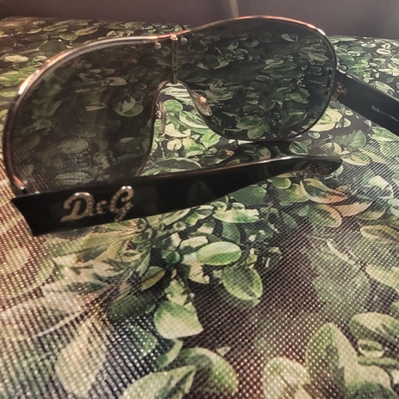 Dolce and Gabbana Black and sliver with Swarovski crystal's sunglasses 👓 - Picture 1 of 11